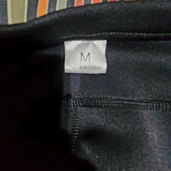 Sea Skin Leggings - Picture 3 of 5